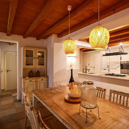 Villa Luxury With Pool And Sunset View!
